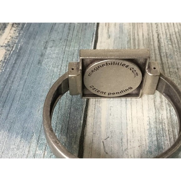 Hinged Interchangeable Bracelet - Picture 2 of 3